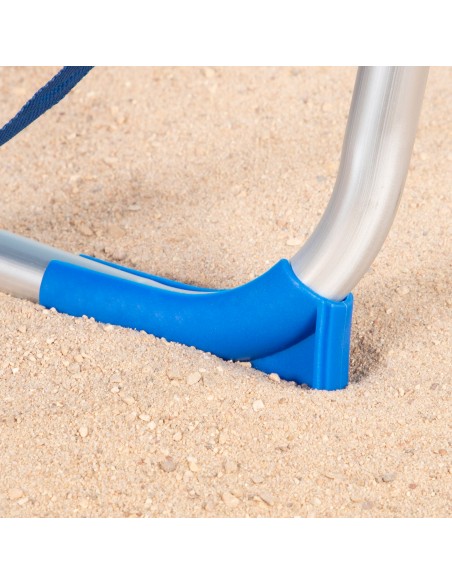 Chaise de plage basse pliante à rayures bleues avec accoudoir